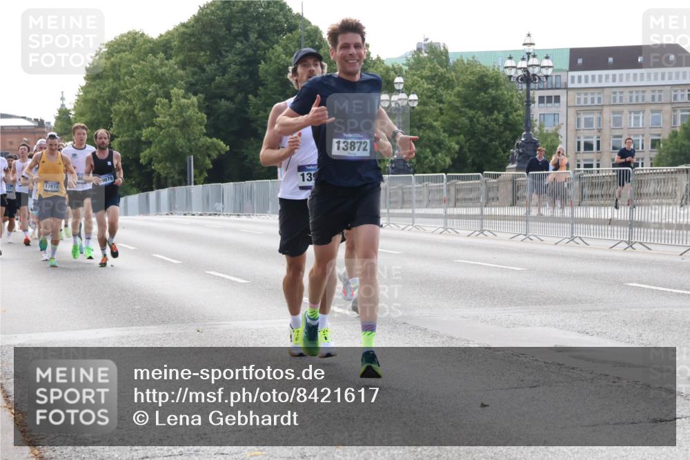 29.06.2025 - hella hamburg halbmarathon Lena Gebhardt http://msf.ph/oto/8421617 29.06.2025 09:42:30 Lombardsbrücke 31, 17614, 9078, 139, 13872, 2604, 2618, 7331, 7855, 9269, 10468, 10485, 11078, 12360, 13872, 13913, 14113, 14506, 14753, 14836, 15253, 16615, 17003, 17614, 18569, 19041, 19042, 19050, 19078 meine-sportfotos.de