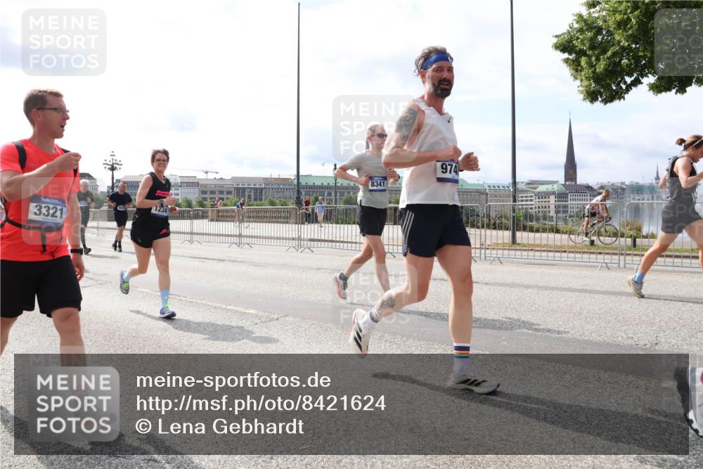29.06.2025 - hella hamburg halbmarathon Lena Gebhardt http://msf.ph/oto/8421624 29.06.2025 10:18:35 Lombardsbrücke 3321, 1234, 8341, 974, 1234, 1521, 1554, 1820, 1982, 2087, 2335, 2634, 2703, 2781, 2821, 3125, 3202, 3321, 3482, 3529, 3591, 3592, 4123, 4383, 4710, 4738, 4802, 4804, 5049, 5264, 5266, 5834, 5909, 5910, 6270, 6332, 6533, 7051, 7121, 7160, 7214, 7454, 8067, 8341, 8665, 9222, 9276, 9505, 9549, 9586, 9658, 9748, 9834, 9844, 10172, 10467, 10502, 10659, 10687, 10908, 12498, 12541, 12548, 12552, 12703, 13341 meine-sportfotos.de