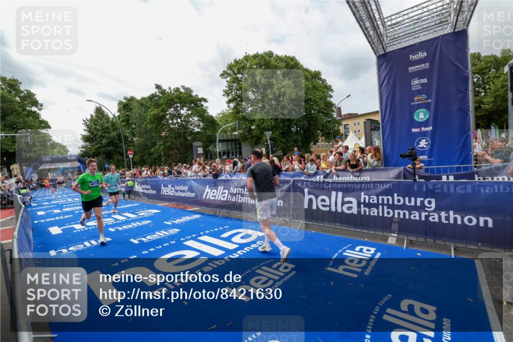 29.06.2025 - hella hamburg halbmarathon Zöllner http://msf.ph/oto/8421630 29.06.2025 10:32:03 Ziel 1407, 4129, 4698, 6619, 11150, 11199, 11370 meine-sportfotos.de