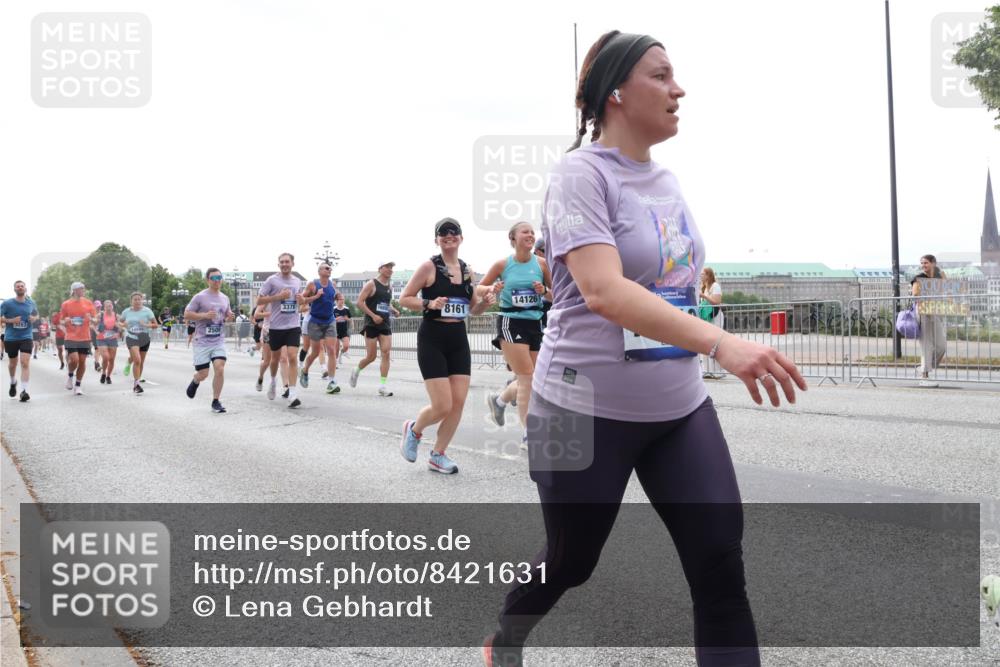 29.06.2025 - hella hamburg halbmarathon Lena Gebhardt http://msf.ph/oto/8421631 29.06.2025 10:42:56 Lombardsbrücke 3378, 8161, 14126, 1149, 1467, 1656, 1788, 1964, 1994, 2103, 2134, 2158, 2267, 2361, 2401, 2450, 2509, 2538, 2580, 2940, 2941, 2971, 3074, 3283, 3378, 3518, 3638, 3764, 3874, 4092, 4105, 4177, 4302, 4334, 4385, 4680, 4778, 5067, 5268, 5403, 5417, 5610, 5755, 5967, 6120, 6764, 7040, 7043, 7461, 7513, 8161, 8184, 8529, 8795, 8816, 8991, 9072, 9304, 9378, 9644, 10008, 10180, 10454, 10697, 11142, 11710, 12151, 12441, 13049, 13241 meine-sportfotos.de