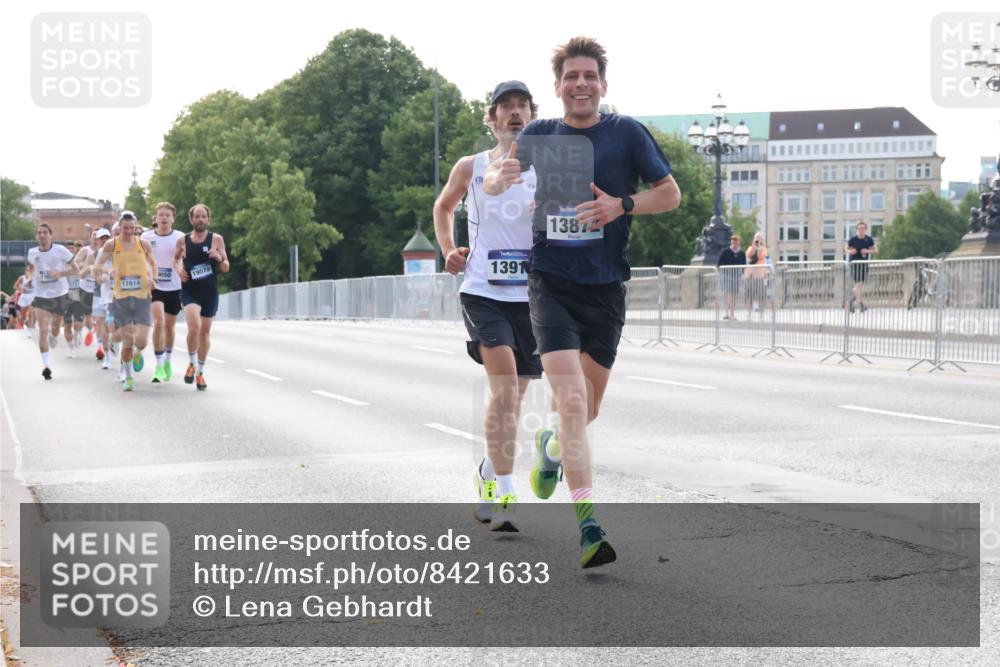 29.06.2025 - hella hamburg halbmarathon Lena Gebhardt http://msf.ph/oto/8421633 29.06.2025 09:42:31 Lombardsbrücke 17614, 1050, 19078, 1391, 1387, 2604, 2618, 5612, 7331, 7855, 9269, 10468, 10485, 11078, 12360, 13872, 13913, 14113, 14506, 14753, 14836, 15253, 16615, 17003, 17614, 18569, 19041, 19042, 19050, 19078 meine-sportfotos.de