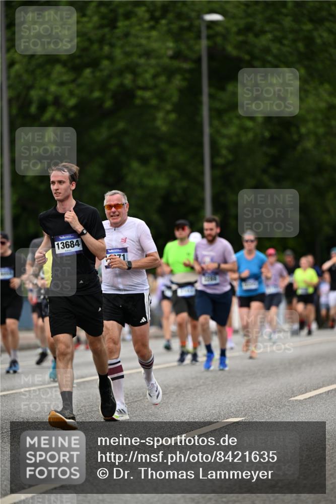 29.06.2025 - hella hamburg halbmarathon Dr. Thomas Lammeyer http://msf.ph/oto/8421635 29.06.2025 10:47:41 Kennedybrücke 1226, 1310, 1467, 1788, 1878, 2103, 2158, 2267, 2538, 2971, 3283, 3288, 3518, 3764, 4105, 4177, 4302, 4353, 5265, 5370, 5755, 7461, 7872, 8135, 8233, 8991, 9304, 9831, 9976, 10083, 10200, 10536 meine-sportfotos.de