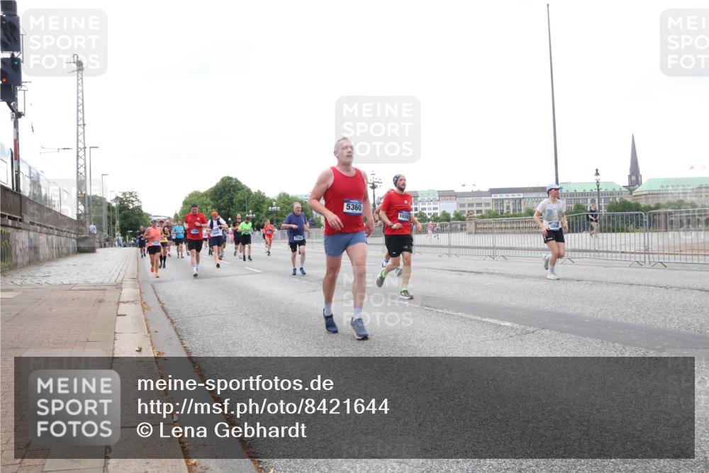 29.06.2025 - hella hamburg halbmarathon Lena Gebhardt http://msf.ph/oto/8421644 29.06.2025 10:52:39 Lombardsbrücke 314, 5360, 10392, 1369, 1826, 2146, 2362, 2420, 2528, 2701, 2983, 3140, 3227, 3645, 4436, 4591, 4729, 4815, 5262, 5360, 6386, 6403, 6404, 6406, 6671, 7032, 7511, 7690, 7691, 7735, 7737, 7812, 8194, 8196, 8641, 9068, 9070, 9103, 9368, 9545, 9731, 10055, 10080, 10296, 10342, 10392, 10600, 10634, 10879, 10884, 10928, 10981, 11084, 11126, 11127, 11297, 11736, 11899, 11919, 11974, 12127, 12128, 12546, 12558, 12994, 14009 meine-sportfotos.de