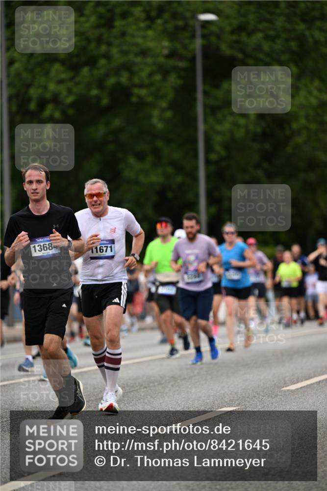 29.06.2025 - hella hamburg halbmarathon Dr. Thomas Lammeyer http://msf.ph/oto/8421645 29.06.2025 10:47:41 Kennedybrücke 1226, 1310, 1467, 1788, 1878, 2103, 2158, 2267, 2538, 2971, 3283, 3288, 3518, 3764, 4105, 4177, 4302, 4353, 5265, 5370, 5755, 7461, 7872, 8135, 8233, 8991, 9304, 9831, 9976, 10083, 10200, 10536 meine-sportfotos.de