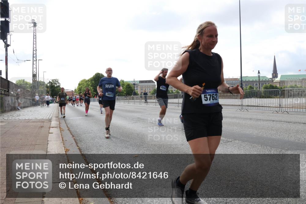 29.06.2025 - hella hamburg halbmarathon Lena Gebhardt http://msf.ph/oto/8421646 29.06.2025 10:05:52 Lombardsbrücke 18973, 8894, 5762, 1229, 1448, 1830, 1842, 1936, 1981, 2298, 2471, 2540, 2624, 3062, 3461, 3929, 4014, 4169, 4542, 4782, 5073, 5762, 6014, 7741, 8051, 8316, 8894, 8909, 9339, 9477, 9736, 9737, 9738, 9917, 10343, 10791, 10998, 11784, 11873, 11958, 13042, 13054, 14369, 14465, 14642, 14987, 15229, 15766, 15772, 16441, 16546, 16687, 17731, 17740, 17746, 17885, 18768, 18857, 18973, 19248 meine-sportfotos.de