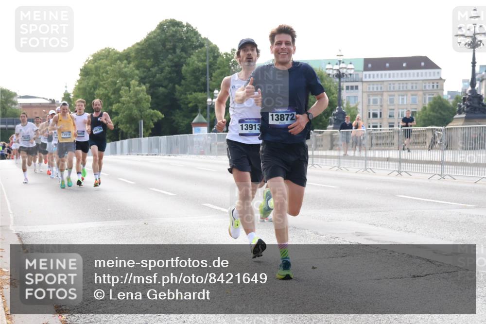 29.06.2025 - hella hamburg halbmarathon Lena Gebhardt http://msf.ph/oto/8421649 29.06.2025 09:42:31 Lombardsbrücke 17614, 050, 19078, 13913, 13872, 2604, 2618, 5612, 7331, 7855, 9269, 10468, 10485, 11078, 12360, 13872, 13913, 14113, 14506, 14753, 14836, 15253, 16615, 17003, 17614, 18569, 19041, 19042, 19050, 19078 meine-sportfotos.de