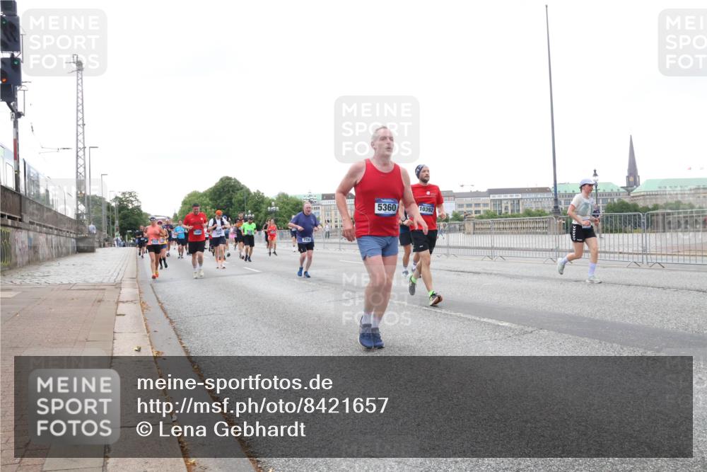 29.06.2025 - hella hamburg halbmarathon Lena Gebhardt http://msf.ph/oto/8421657 29.06.2025 10:52:39 Lombardsbrücke 5360, 10392, 1369, 1826, 2146, 2362, 2420, 2528, 2701, 2983, 3140, 3227, 3645, 4436, 4591, 4729, 4815, 5262, 5360, 6386, 6403, 6404, 6406, 6671, 7032, 7511, 7690, 7691, 7735, 7737, 7812, 8194, 8196, 8641, 9068, 9070, 9103, 9368, 9545, 9731, 10055, 10080, 10296, 10342, 10392, 10600, 10634, 10879, 10884, 10928, 10981, 11084, 11126, 11127, 11297, 11736, 11899, 11919, 11974, 12127, 12128, 12546, 12558, 12994, 14009 meine-sportfotos.de