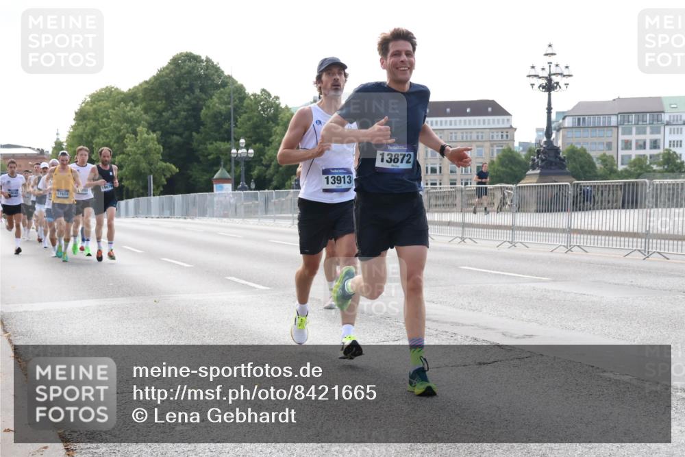 29.06.2025 - hella hamburg halbmarathon Lena Gebhardt http://msf.ph/oto/8421665 29.06.2025 09:42:31 Lombardsbrücke 17614, 19078, 13913, 13872, 2604, 2618, 5612, 7331, 7855, 9269, 10468, 10485, 11078, 12360, 13872, 13913, 14113, 14506, 14753, 14836, 15253, 16615, 17003, 17614, 18569, 19041, 19042, 19050, 19078 meine-sportfotos.de