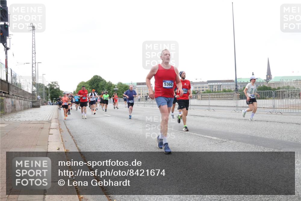 29.06.2025 - hella hamburg halbmarathon Lena Gebhardt http://msf.ph/oto/8421674 29.06.2025 10:52:39 Lombardsbrücke 3140, 5360, 1392, 1369, 1826, 2146, 2362, 2420, 2528, 2701, 2983, 3140, 3227, 3645, 4436, 4591, 4729, 4815, 5262, 5360, 6386, 6403, 6404, 6406, 6671, 7032, 7511, 7690, 7691, 7735, 7737, 7812, 8194, 8196, 8641, 9068, 9070, 9103, 9368, 9545, 9731, 10055, 10080, 10296, 10342, 10392, 10600, 10634, 10879, 10884, 10928, 10981, 11084, 11126, 11127, 11297, 11736, 11899, 11919, 11974, 12127, 12128, 12546, 12558, 12994, 14009 meine-sportfotos.de