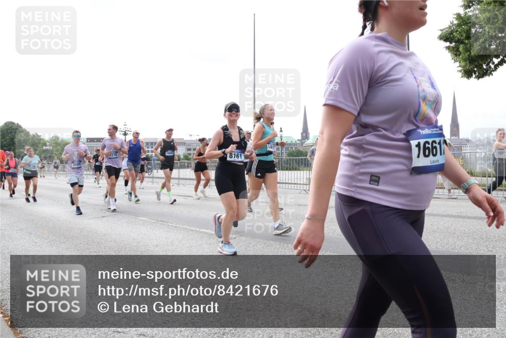 29.06.2025 - hella hamburg halbmarathon Lena Gebhardt http://msf.ph/oto/8421676 29.06.2025 10:42:56 Lombardsbrücke 3378, 16892, 8161, 2509, 008, 1661, 1149, 1467, 1656, 1788, 1964, 1994, 2103, 2134, 2158, 2267, 2361, 2401, 2450, 2509, 2538, 2580, 2940, 2941, 2971, 3074, 3283, 3378, 3518, 3638, 3764, 3874, 4092, 4105, 4177, 4302, 4334, 4385, 4680, 4778, 5067, 5268, 5403, 5417, 5610, 5755, 5967, 6120, 6764, 7040, 7043, 7461, 7513, 8161, 8184, 8529, 8795, 8816, 8991, 9072, 9304, 9378, 9644, 10008, 10180, 10454, 10697, 11142, 11710, 12151, 12441, 13049, 13241 meine-sportfotos.de