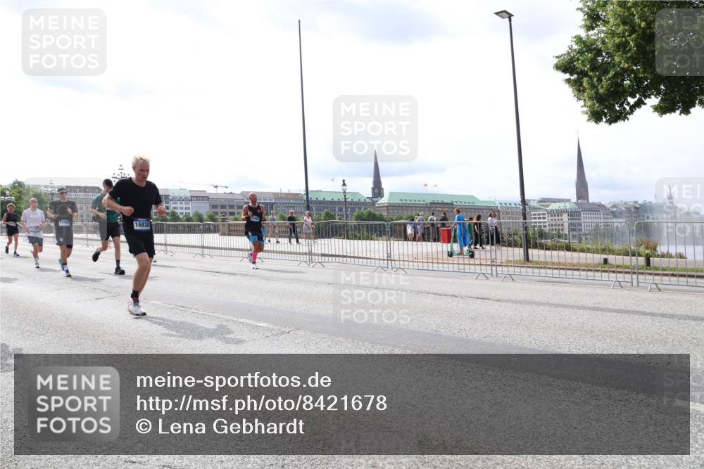29.06.2025 - hella hamburg halbmarathon Lena Gebhardt http://msf.ph/oto/8421678 29.06.2025 10:27:47 Lombardsbrücke 17791, 16838, 1148, 2080, 3389, 4372, 5177, 5285, 5825, 5847, 6214, 6632, 7497, 7764, 7978, 8085, 9567, 9688, 10158, 10412, 10413, 11256, 11692, 11739, 12500, 12780, 12823, 12842, 13043, 13678, 13860, 14206, 15607, 15608, 16569, 16804, 16838, 17427, 17791, 18012, 18097, 18301, 18626, 18766 meine-sportfotos.de