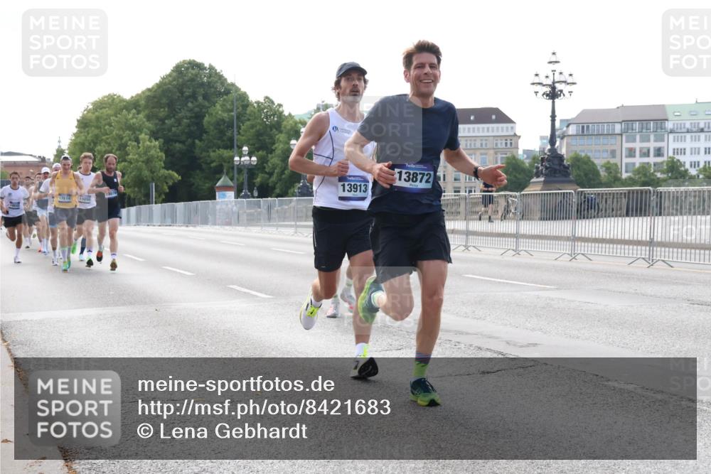 29.06.2025 - hella hamburg halbmarathon Lena Gebhardt http://msf.ph/oto/8421683 29.06.2025 09:42:31 Lombardsbrücke 17614, 19050, 19076, 13913, 13872, 2604, 2618, 5612, 7331, 7855, 9269, 10468, 10485, 11078, 12360, 13872, 13913, 14113, 14506, 14753, 14836, 15253, 16615, 17003, 17614, 18569, 19041, 19042, 19050, 19078 meine-sportfotos.de