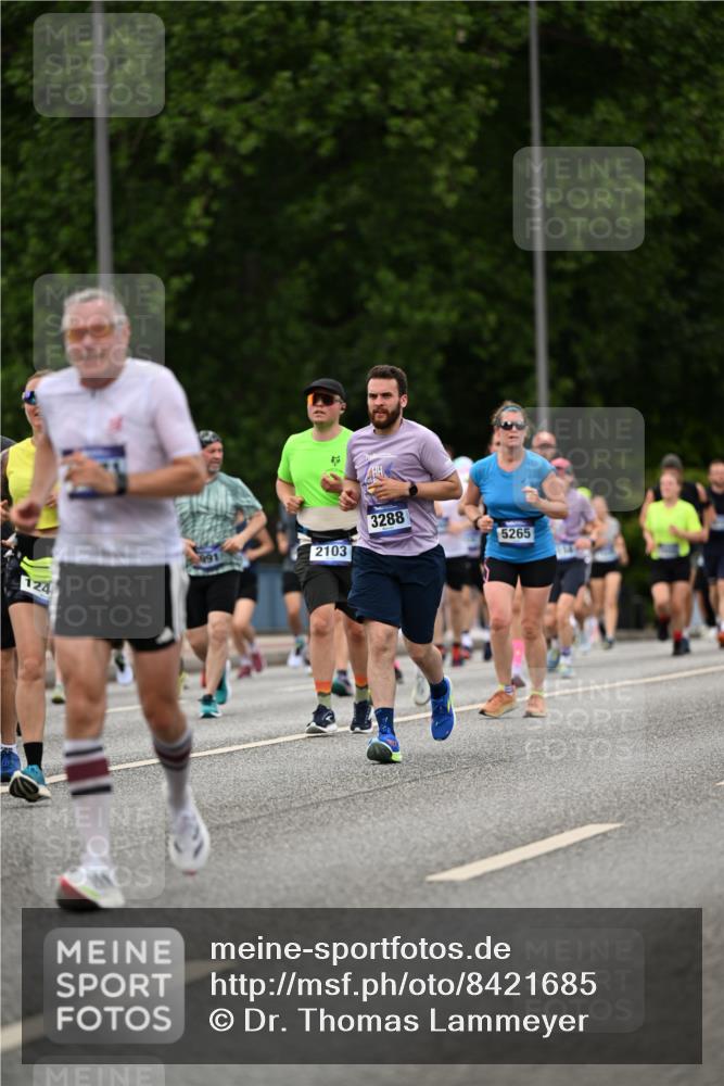 29.06.2025 - hella hamburg halbmarathon Dr. Thomas Lammeyer http://msf.ph/oto/8421685 29.06.2025 10:47:42 Kennedybrücke 1226, 1310, 1467, 1788, 1878, 2103, 2158, 2267, 2538, 2971, 3283, 3288, 3518, 3764, 4105, 4177, 4302, 4353, 5265, 5370, 5755, 7461, 7872, 8135, 8233, 8991, 9831, 9976, 10083, 10200, 10536 meine-sportfotos.de