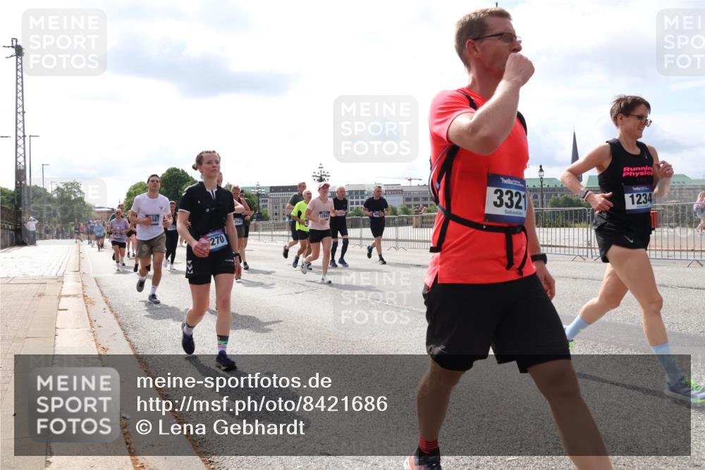 29.06.2025 - hella hamburg halbmarathon Lena Gebhardt http://msf.ph/oto/8421686 29.06.2025 10:18:36 Lombardsbrücke 270, 2541, 12847, 3321, 0, 1234, 1234, 1349, 1521, 1554, 1820, 1982, 2087, 2335, 2634, 2703, 2781, 2821, 3125, 3202, 3321, 3482, 3529, 3591, 3592, 4123, 4383, 4710, 4738, 4802, 4804, 5049, 5264, 5266, 5834, 5909, 5910, 6270, 6332, 6533, 7051, 7121, 7160, 7214, 7454, 8067, 8341, 8665, 9222, 9276, 9505, 9549, 9586, 9658, 9748, 9834, 9844, 10172, 10467, 10502, 10659, 10687, 10908, 12498, 12541, 12548, 12552, 12703, 13341 meine-sportfotos.de