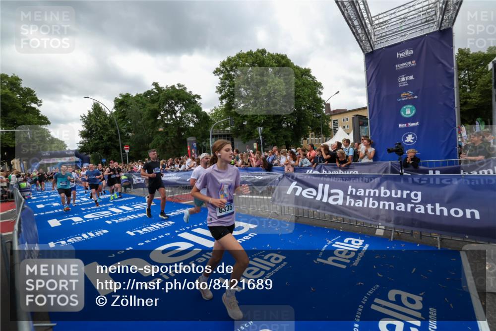 29.06.2025 - hella hamburg halbmarathon Zöllner http://msf.ph/oto/8421689 29.06.2025 10:53:52 Ziel 1422, 1706, 1870, 2518, 5607, 6260, 6877, 7177, 8285, 8335, 9922, 10529, 10891, 12413, 14026, 14818, 15502, 16538, 17740, 18249, 18418, 18487, 18759, 18915, 19177 meine-sportfotos.de