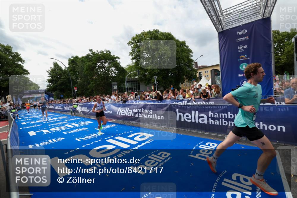 29.06.2025 - hella hamburg halbmarathon Zöllner http://msf.ph/oto/8421717 29.06.2025 10:32:05 Ziel 1407, 1686, 4129, 4698, 6619, 11150, 11199, 11370, 16505 meine-sportfotos.de