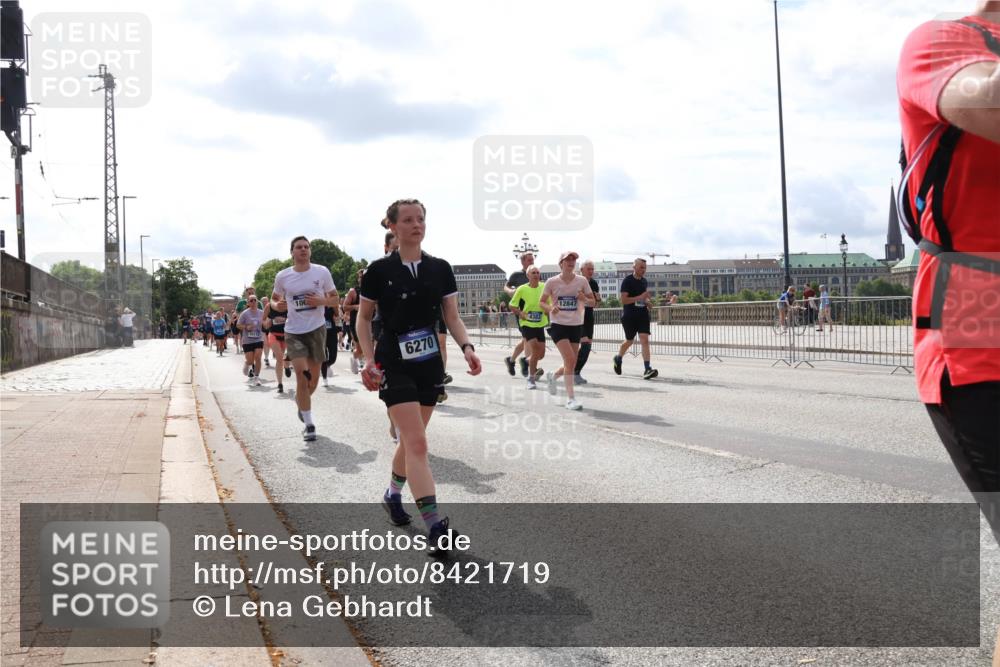 29.06.2025 - hella hamburg halbmarathon Lena Gebhardt http://msf.ph/oto/8421719 29.06.2025 10:18:36 Lombardsbrücke 100, 6270, 12847, 1234, 1349, 1521, 1554, 1820, 1982, 2087, 2335, 2634, 2703, 2781, 2821, 3125, 3202, 3321, 3482, 3529, 3591, 3592, 4123, 4383, 4710, 4738, 4802, 4804, 5049, 5264, 5266, 5834, 5909, 5910, 6270, 6332, 6533, 7051, 7121, 7160, 7214, 7454, 8067, 8341, 8665, 9222, 9276, 9505, 9549, 9586, 9658, 9748, 9834, 9844, 10172, 10467, 10502, 10659, 10687, 10908, 12498, 12541, 12548, 12552, 12703, 13341 meine-sportfotos.de