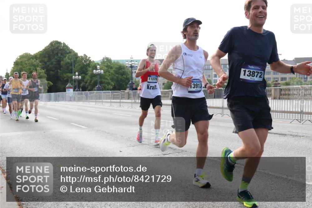 29.06.2025 - hella hamburg halbmarathon Lena Gebhardt http://msf.ph/oto/8421729 29.06.2025 09:42:32 Lombardsbrücke 17614, 19050, 13872, 11078, 3913, 2604, 2618, 5612, 7331, 7855, 9269, 10468, 10485, 11078, 11228, 12360, 13872, 13913, 14113, 14506, 14753, 14836, 15253, 16615, 17003, 17614, 18569, 19041, 19042, 19050, 19078 meine-sportfotos.de