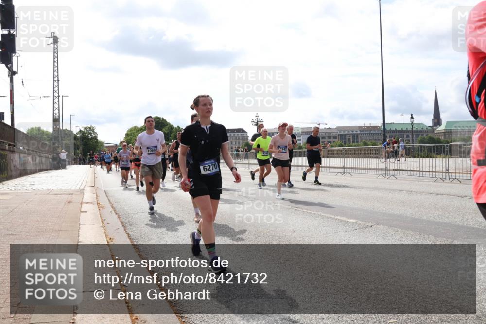 29.06.2025 - hella hamburg halbmarathon Lena Gebhardt http://msf.ph/oto/8421732 29.06.2025 10:18:37 Lombardsbrücke 10687, 6270, 12947, 1234, 1349, 1521, 1554, 1820, 2087, 2335, 2634, 2703, 2781, 2821, 3125, 3202, 3321, 3482, 3529, 3591, 3592, 4123, 4383, 4710, 4738, 4802, 4804, 5049, 5264, 5266, 5834, 5909, 5910, 6332, 6413, 6533, 7051, 7121, 7160, 7214, 7454, 8067, 8341, 8665, 8780, 9222, 9276, 9505, 9549, 9586, 9658, 9748, 9834, 9844, 10172, 10467, 10502, 10659, 10687, 10908, 12498, 12541, 12548, 12552, 12703, 13341 meine-sportfotos.de