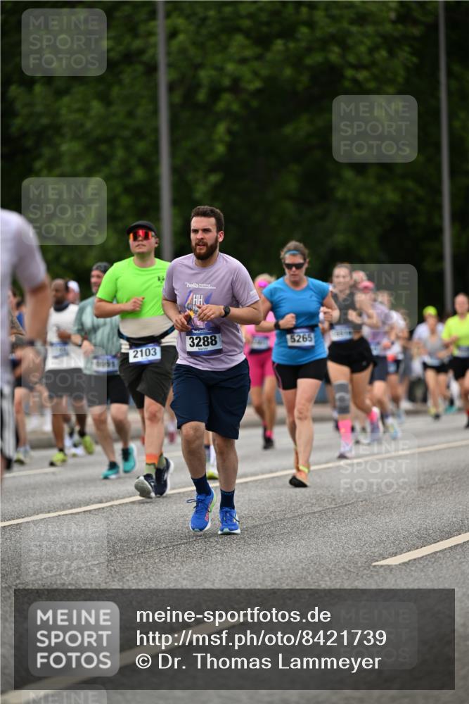 29.06.2025 - hella hamburg halbmarathon Dr. Thomas Lammeyer http://msf.ph/oto/8421739 29.06.2025 10:47:44 Kennedybrücke 1226, 1310, 1467, 1788, 1878, 2103, 2158, 2267, 2538, 2971, 3283, 3288, 3518, 3764, 4105, 4177, 4302, 4353, 5265, 5370, 5720, 5755, 7461, 7872, 8135, 8233, 8991, 9831, 9976, 10083, 10200, 10202, 10536 meine-sportfotos.de