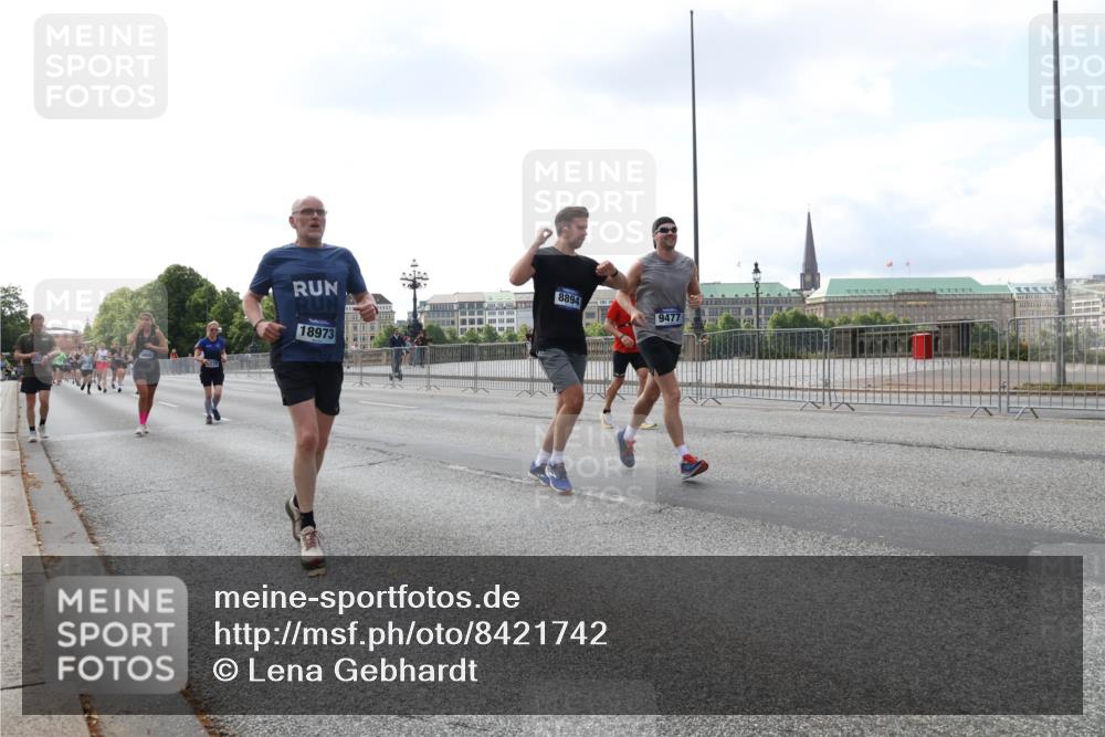 29.06.2025 - hella hamburg halbmarathon Lena Gebhardt http://msf.ph/oto/8421742 29.06.2025 10:05:53 Lombardsbrücke 8894, 9477, 18973, 1229, 1448, 1830, 1842, 1936, 1981, 2298, 2471, 2540, 2624, 3062, 3461, 3929, 4014, 4169, 4542, 4782, 5073, 5762, 6014, 7138, 7741, 8051, 8316, 8894, 8909, 9339, 9477, 9736, 9737, 9738, 9917, 10343, 10791, 10998, 11784, 11873, 11958, 13042, 13054, 14369, 14465, 14642, 14987, 15229, 15766, 15772, 16441, 16546, 16687, 17239, 17731, 17740, 17746, 17885, 18768, 18857, 18973, 19248 meine-sportfotos.de