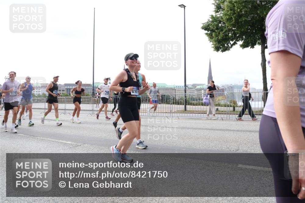 29.06.2025 - hella hamburg halbmarathon Lena Gebhardt http://msf.ph/oto/8421750 29.06.2025 10:42:56 Lombardsbrücke 16892, 8161, 3378, 1149, 1467, 1656, 1788, 1964, 1994, 2103, 2134, 2158, 2267, 2361, 2401, 2450, 2509, 2538, 2580, 2940, 2941, 2971, 3074, 3283, 3378, 3518, 3638, 3764, 3874, 4092, 4105, 4177, 4302, 4334, 4385, 4680, 4778, 5067, 5268, 5403, 5417, 5610, 5755, 5967, 6120, 6764, 7040, 7043, 7461, 7513, 8161, 8184, 8529, 8795, 8816, 8991, 9072, 9304, 9378, 9644, 10008, 10180, 10454, 10697, 11142, 11710, 12151, 12441, 13049, 13241 meine-sportfotos.de