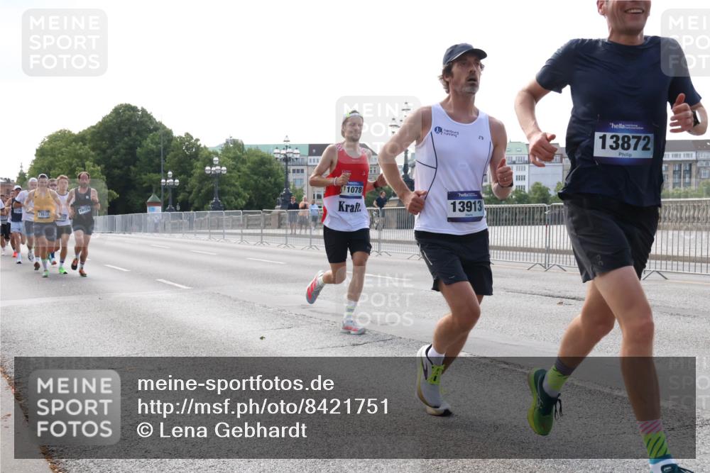 29.06.2025 - hella hamburg halbmarathon Lena Gebhardt http://msf.ph/oto/8421751 29.06.2025 09:42:32 Lombardsbrücke 17614, 19078, 11078, 13913, 13872, 2604, 2618, 5612, 7331, 7855, 9269, 10468, 10485, 11078, 11228, 12360, 13872, 13913, 14113, 14506, 14753, 14836, 15253, 16615, 17003, 17614, 18569, 19041, 19042, 19050, 19078 meine-sportfotos.de