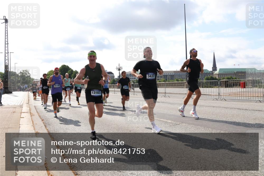 29.06.2025 - hella hamburg halbmarathon Lena Gebhardt http://msf.ph/oto/8421753 29.06.2025 09:51:51 Lombardsbrücke 18330, 15185, 5074, 15935, 5129, 13183, 3437, 1312, 1353, 1520, 1569, 1570, 1763, 1903, 1920, 2653, 2880, 2972, 3437, 3523, 3697, 4297, 4634, 4759, 4843, 4865, 4991, 4999, 5014, 5047, 5129, 5231, 5336, 5375, 5410, 5690, 5987, 6490, 6700, 6705, 6770, 7092, 7105, 7185, 7363, 7710, 8074, 8346, 8359, 8564, 8871, 8900, 9114, 9358, 9364, 9659, 10319, 10375, 10480, 10669, 10691, 10934, 10978, 11021, 11049, 11417, 11714, 11959, 12438, 12623, 12711 meine-sportfotos.de