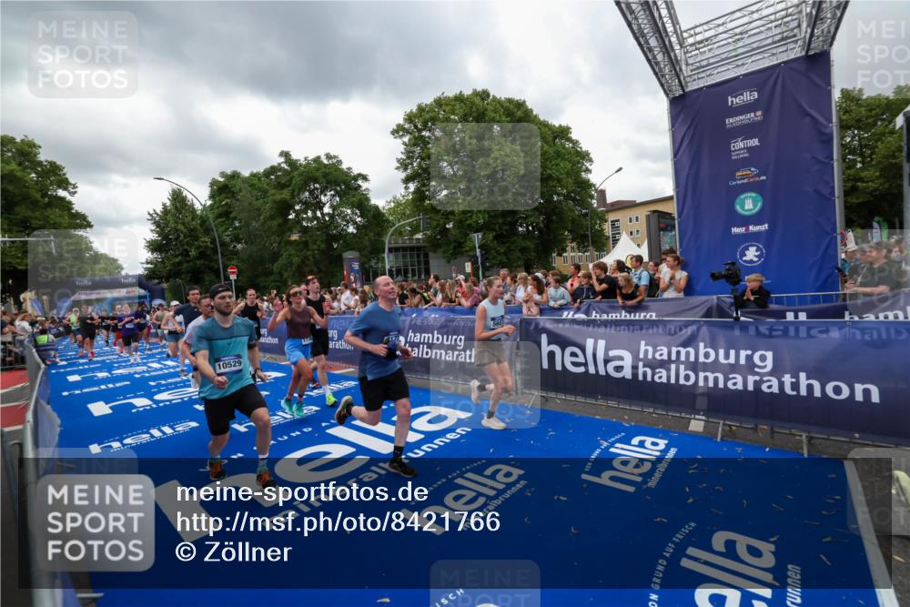 29.06.2025 - hella hamburg halbmarathon Zöllner http://msf.ph/oto/8421766 29.06.2025 10:53:54 Ziel 1422, 1706, 1870, 5607, 6260, 6877, 7177, 7395, 7973, 8285, 9922, 10529, 10891, 12413, 14026, 15502, 16477, 16538, 17740, 18249, 18418, 18487, 18759, 18831, 18915, 19177 meine-sportfotos.de