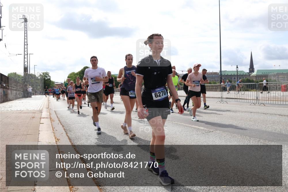 29.06.2025 - hella hamburg halbmarathon Lena Gebhardt http://msf.ph/oto/8421770 29.06.2025 10:18:37 Lombardsbrücke 1017, 106, 13619, 6270, 12847, 1234, 1349, 1521, 1554, 1820, 2087, 2335, 2634, 2703, 2781, 2821, 3125, 3202, 3321, 3482, 3529, 3591, 3592, 4123, 4383, 4710, 4738, 4802, 4804, 5049, 5264, 5266, 5834, 5909, 5910, 6332, 6413, 6533, 7051, 7121, 7160, 7214, 7454, 8067, 8341, 8665, 8780, 9222, 9276, 9505, 9549, 9586, 9658, 9748, 9834, 9844, 10172, 10467, 10502, 10659, 10687, 10908, 12498, 12541, 12548, 12552, 12703, 13341 meine-sportfotos.de