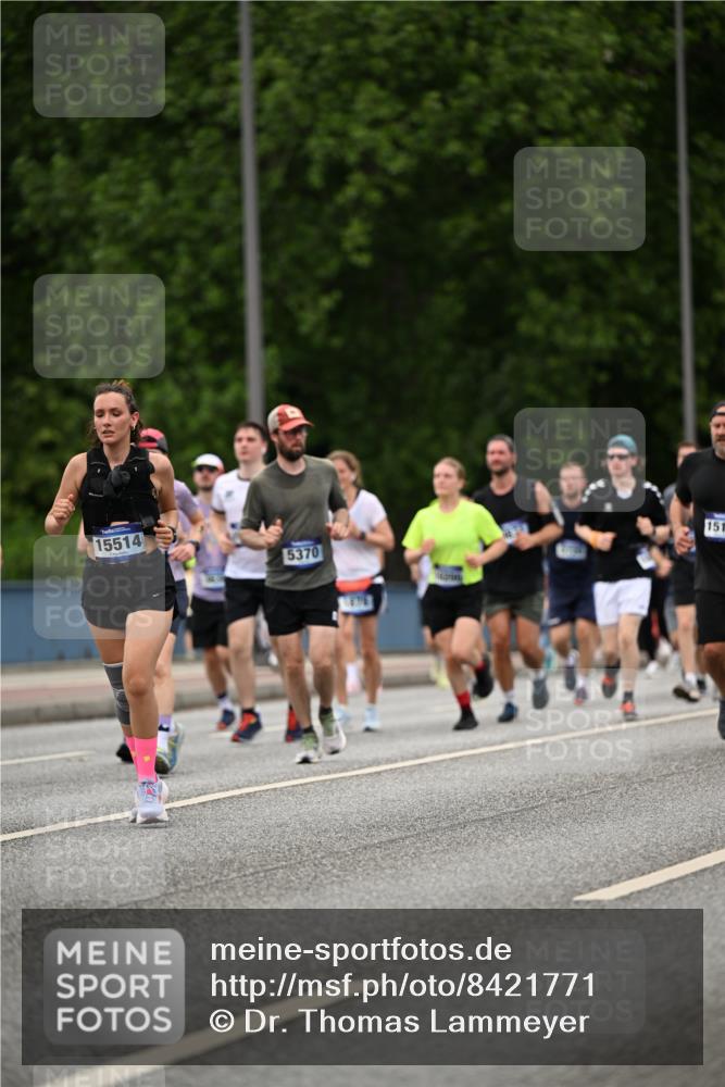 29.06.2025 - hella hamburg halbmarathon Dr. Thomas Lammeyer http://msf.ph/oto/8421771 29.06.2025 10:47:48 Kennedybrücke 1226, 1310, 1467, 1788, 1878, 2103, 2158, 2267, 2361, 2538, 2971, 3283, 3288, 3518, 3764, 4105, 4177, 4302, 5265, 5370, 5720, 5755, 6012, 7461, 7872, 8135, 8991, 9831, 9976, 10083, 10200, 10202 meine-sportfotos.de