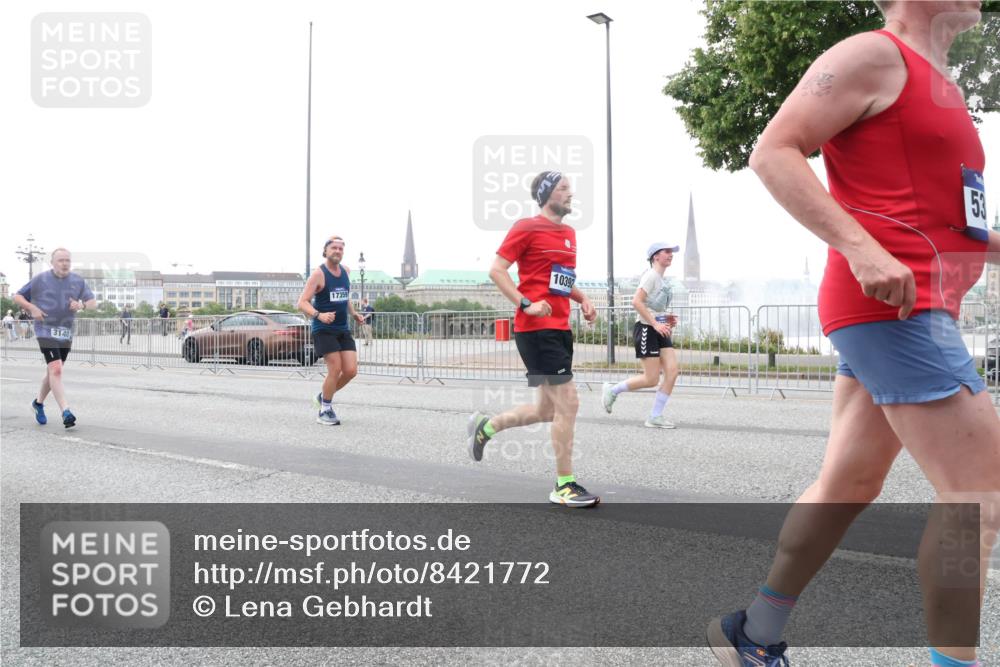 29.06.2025 - hella hamburg halbmarathon Lena Gebhardt http://msf.ph/oto/8421772 29.06.2025 10:52:40 Lombardsbrücke 3140, 17359, 10392, 53, 1369, 1826, 2146, 2362, 2420, 2528, 2701, 2983, 3140, 3227, 3645, 4591, 4729, 4815, 5262, 5360, 6386, 6403, 6404, 6406, 6671, 7032, 7511, 7690, 7691, 7735, 7737, 7812, 8194, 8196, 8641, 9068, 9070, 9103, 9368, 9545, 9731, 10055, 10080, 10296, 10342, 10392, 10600, 10634, 10879, 10884, 10928, 10981, 11084, 11297, 11736, 11899, 11919, 11974, 12127, 12128, 12546, 12558, 12994, 14009, 14765 meine-sportfotos.de