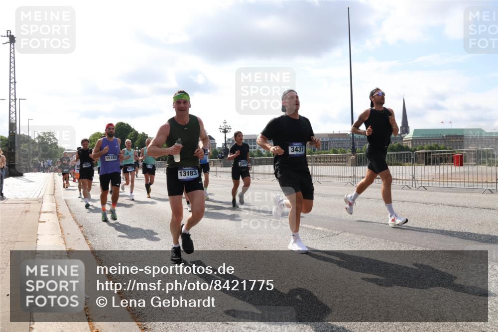 29.06.2025 - hella hamburg halbmarathon Lena Gebhardt http://msf.ph/oto/8421775 29.06.2025 09:51:51 Lombardsbrücke 18330, 15185, 5129, 074, 15935, 13183, 3437, 1312, 1353, 1520, 1569, 1570, 1763, 1903, 1920, 2653, 2880, 2972, 3437, 3523, 3697, 4297, 4634, 4759, 4843, 4865, 4991, 4999, 5014, 5047, 5129, 5231, 5336, 5375, 5410, 5690, 5987, 6490, 6700, 6705, 6770, 7092, 7105, 7185, 7363, 7710, 8074, 8346, 8359, 8564, 8871, 8900, 9114, 9358, 9364, 9659, 10319, 10375, 10480, 10669, 10691, 10934, 10978, 11021, 11049, 11417, 11714, 11959, 12438, 12623, 12711 meine-sportfotos.de