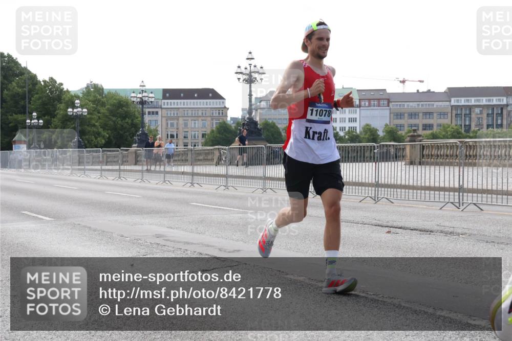 29.06.2025 - hella hamburg halbmarathon Lena Gebhardt http://msf.ph/oto/8421778 29.06.2025 09:42:33 Lombardsbrücke 11078, 2604, 2618, 5612, 7331, 7855, 9269, 10468, 10485, 11078, 11228, 12360, 13872, 13913, 14113, 14506, 14753, 14836, 15253, 16615, 17003, 17614, 18569, 19041, 19042, 19050, 19078 meine-sportfotos.de