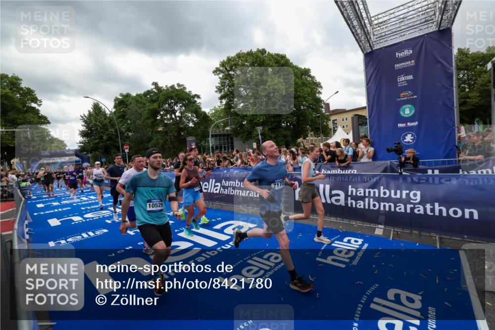 29.06.2025 - hella hamburg halbmarathon Zöllner http://msf.ph/oto/8421780 29.06.2025 10:53:54 Ziel 1422, 1706, 1870, 5607, 6260, 6877, 7177, 7395, 7973, 8285, 9922, 10529, 10891, 12413, 14026, 15502, 16477, 16538, 17740, 18249, 18418, 18487, 18759, 18831, 18915, 19177 meine-sportfotos.de