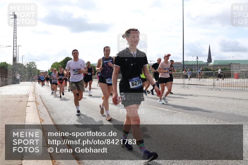 29.06.2025 - hella hamburg halbmarathon Lena Gebhardt http://msf.ph/oto/8421783 29.06.2025 10:18:37 Lombardsbrücke 10172, 106, 1254, 13619, 6270, 1234, 1349, 1521, 1554, 1820, 2087, 2335, 2634, 2703, 2781, 2821, 3125, 3202, 3321, 3482, 3529, 3591, 3592, 4123, 4383, 4710, 4738, 4802, 4804, 5049, 5264, 5266, 5834, 5909, 5910, 6332, 6413, 6533, 7051, 7121, 7160, 7214, 7454, 8067, 8341, 8665, 8780, 9222, 9276, 9505, 9549, 9586, 9658, 9748, 9834, 9844, 10172, 10467, 10502, 10659, 10687, 10908, 12498, 12541, 12548, 12552, 12703, 13341 meine-sportfotos.de
