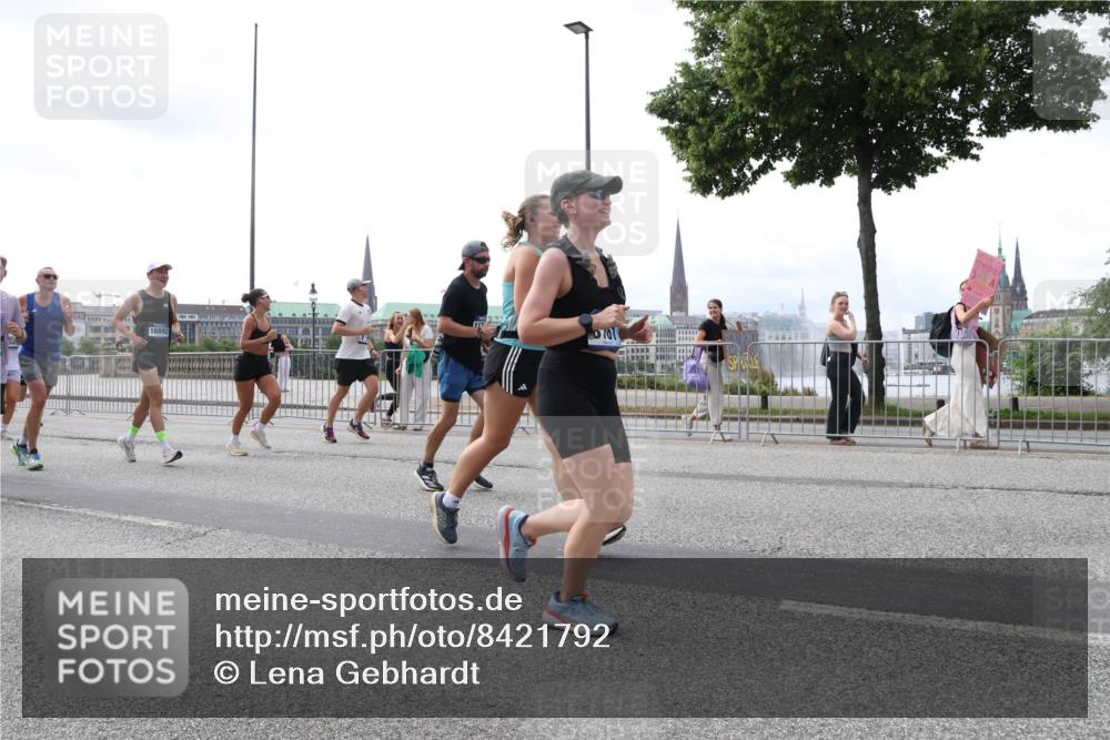 29.06.2025 - hella hamburg halbmarathon Lena Gebhardt http://msf.ph/oto/8421792 29.06.2025 10:42:57 Lombardsbrücke 16892, 701, 1149, 1467, 1656, 1788, 1964, 1994, 2103, 2134, 2158, 2267, 2361, 2401, 2450, 2509, 2538, 2580, 2940, 2941, 2971, 3074, 3283, 3378, 3518, 3638, 3764, 3874, 4092, 4105, 4177, 4302, 4334, 4385, 4680, 4778, 5067, 5268, 5417, 5610, 5755, 5967, 6120, 6764, 7043, 7461, 7513, 8161, 8184, 8435, 8529, 8795, 8816, 8991, 9072, 9304, 9378, 9644, 10008, 10180, 10454, 10697, 11142, 11710, 12151, 12441, 13049, 13241 meine-sportfotos.de