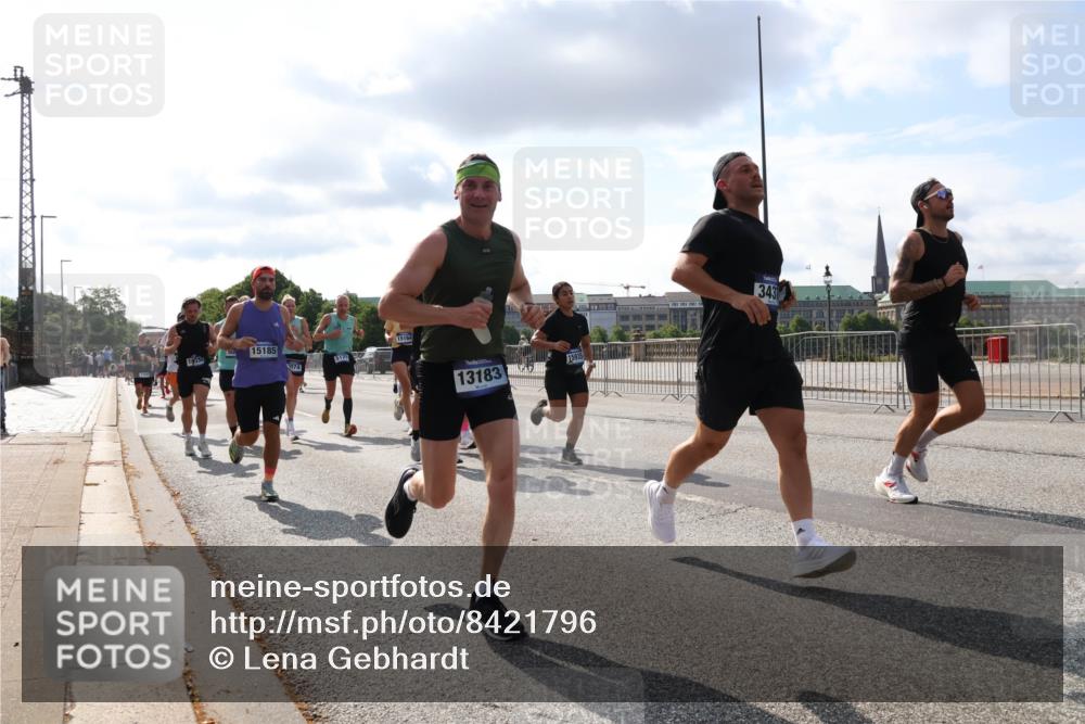 29.06.2025 - hella hamburg halbmarathon Lena Gebhardt http://msf.ph/oto/8421796 29.06.2025 09:51:52 Lombardsbrücke 15185, 1833, 5129, 074, 15164, 13183, 343, 1057, 1312, 1353, 1520, 1569, 1570, 1763, 1903, 1920, 2653, 2880, 2972, 3437, 3523, 3697, 4297, 4634, 4759, 4843, 4865, 4991, 4999, 5014, 5047, 5129, 5231, 5336, 5375, 5410, 5690, 5987, 6490, 6700, 6705, 6770, 7092, 7105, 7185, 7363, 7710, 8074, 8346, 8359, 8564, 8871, 8900, 9114, 9358, 9364, 9659, 10319, 10375, 10480, 10669, 10691, 10934, 10978, 11021, 11049, 11417, 11714, 11959, 12438, 12623, 12711 meine-sportfotos.de