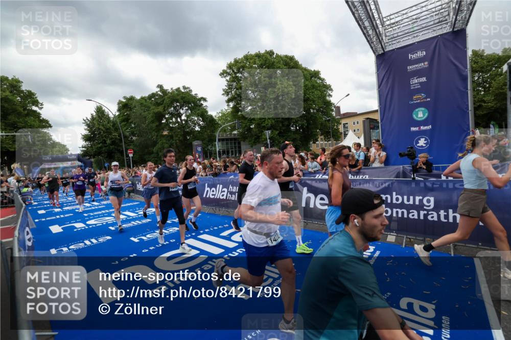 29.06.2025 - hella hamburg halbmarathon Zöllner http://msf.ph/oto/8421799 29.06.2025 10:53:55 Ziel 1422, 1706, 1870, 5607, 6260, 7177, 7395, 7973, 9922, 10529, 10891, 12413, 14026, 14175, 15502, 16477, 16538, 17740, 18249, 18418, 18487, 18759, 18831, 18879, 18915, 19177 meine-sportfotos.de