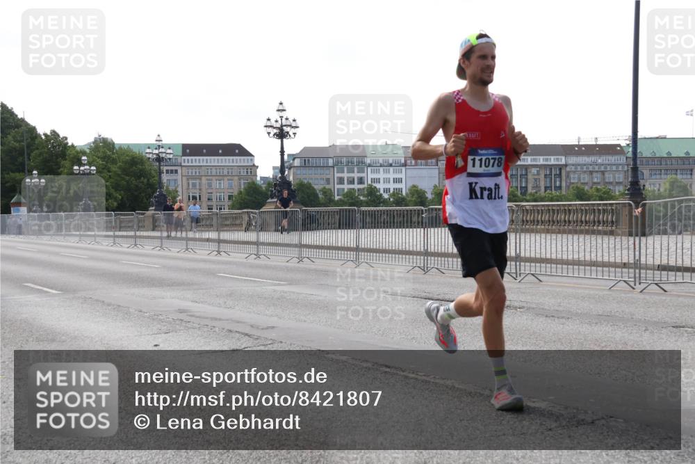 29.06.2025 - hella hamburg halbmarathon Lena Gebhardt http://msf.ph/oto/8421807 29.06.2025 09:42:33 Lombardsbrücke 11078, 2604, 2618, 5612, 7331, 7855, 9269, 10468, 10485, 11078, 11228, 12360, 13872, 13913, 14113, 14506, 14753, 14836, 15253, 16615, 17003, 17614, 18569, 19041, 19042, 19050, 19078 meine-sportfotos.de