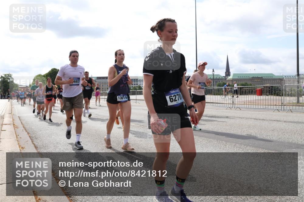 29.06.2025 - hella hamburg halbmarathon Lena Gebhardt http://msf.ph/oto/8421812 29.06.2025 10:18:38 Lombardsbrücke 10172, 687, 12548, 13619, 6270, 12847, 1234, 1349, 1521, 1820, 2087, 2335, 2634, 2703, 2781, 2821, 3125, 3202, 3321, 3482, 3529, 3591, 3592, 4123, 4383, 4710, 4718, 4738, 4802, 4804, 5049, 5264, 5266, 5834, 5909, 5910, 6332, 6413, 6533, 7051, 7121, 7160, 7214, 7454, 8067, 8341, 8665, 8780, 9222, 9276, 9505, 9549, 9586, 9658, 9748, 9834, 10172, 10467, 10502, 10659, 10687, 10908, 12498, 12541, 12548, 12552, 12703, 13341 meine-sportfotos.de