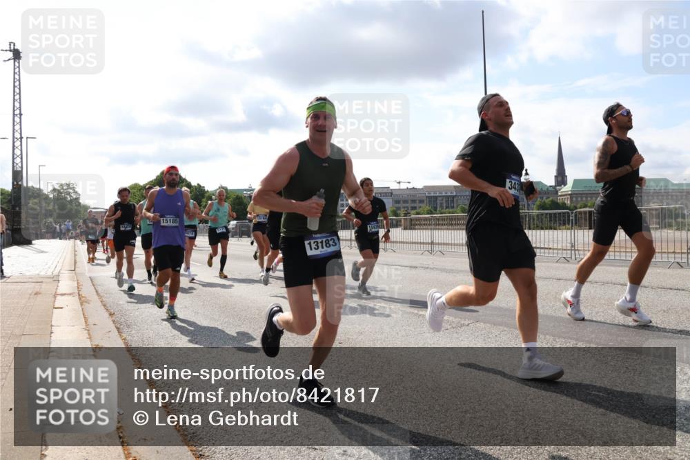 29.06.2025 - hella hamburg halbmarathon Lena Gebhardt http://msf.ph/oto/8421817 29.06.2025 09:51:52 Lombardsbrücke 18730, 15185, 8074, 5129, 15164, 13183, 15935, 1057, 1312, 1353, 1520, 1569, 1570, 1763, 1903, 1920, 2653, 2880, 2972, 3437, 3523, 3697, 4297, 4634, 4759, 4843, 4865, 4991, 4999, 5014, 5047, 5129, 5231, 5336, 5375, 5410, 5690, 5987, 6490, 6700, 6705, 6770, 7092, 7105, 7185, 7363, 7710, 8074, 8346, 8359, 8564, 8871, 8900, 9114, 9358, 9364, 9659, 10319, 10375, 10480, 10669, 10691, 10934, 10978, 11021, 11049, 11417, 11714, 11959, 12438, 12623, 12711 meine-sportfotos.de