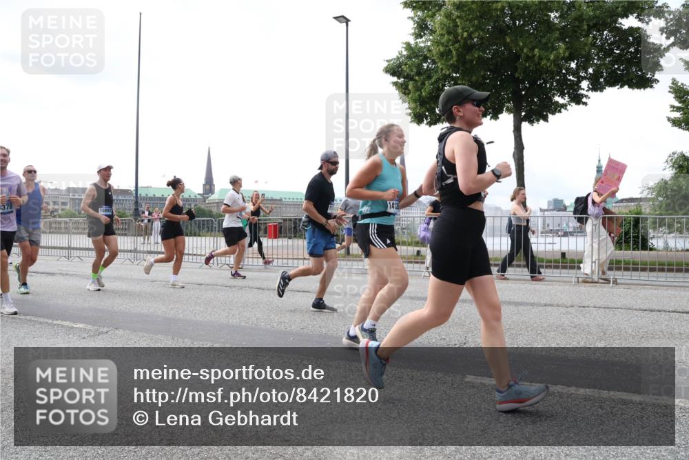 29.06.2025 - hella hamburg halbmarathon Lena Gebhardt http://msf.ph/oto/8421820 29.06.2025 10:42:57 Lombardsbrücke 3378, 16892, 1412, 1149, 1467, 1656, 1788, 1964, 1994, 2103, 2134, 2158, 2267, 2361, 2401, 2450, 2509, 2538, 2580, 2940, 2941, 2971, 3074, 3283, 3378, 3518, 3638, 3764, 3874, 4092, 4105, 4177, 4302, 4334, 4385, 4680, 4778, 5067, 5268, 5417, 5610, 5755, 5967, 6120, 6764, 7043, 7461, 7513, 8161, 8184, 8435, 8529, 8795, 8816, 8991, 9072, 9304, 9378, 9644, 10008, 10180, 10454, 10697, 11142, 11710, 12151, 12441, 13049, 13241 meine-sportfotos.de