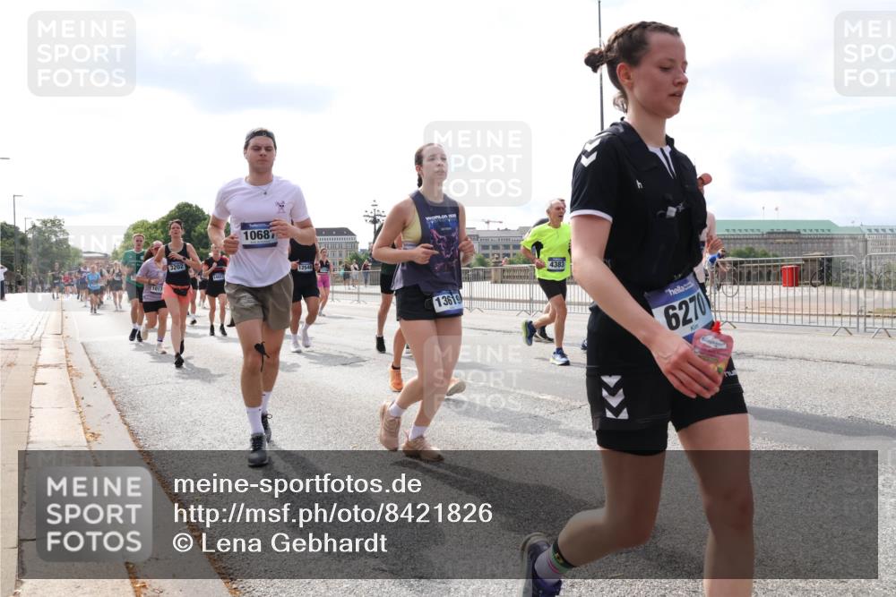 29.06.2025 - hella hamburg halbmarathon Lena Gebhardt http://msf.ph/oto/8421826 29.06.2025 10:18:38 Lombardsbrücke 1017, 3202, 10687, 12548, 13619, 4383, 6270, 1234, 1349, 1521, 1820, 2087, 2335, 2634, 2703, 2781, 2821, 3125, 3202, 3321, 3482, 3529, 3591, 3592, 4123, 4383, 4710, 4718, 4738, 4802, 4804, 5049, 5264, 5266, 5834, 5909, 5910, 6332, 6413, 6533, 7051, 7121, 7160, 7214, 7454, 8067, 8341, 8665, 8780, 9222, 9276, 9505, 9549, 9586, 9658, 9748, 9834, 10172, 10467, 10502, 10659, 10687, 10908, 12498, 12541, 12548, 12552, 12703, 13341 meine-sportfotos.de