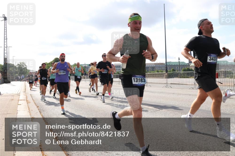 29.06.2025 - hella hamburg halbmarathon Lena Gebhardt http://msf.ph/oto/8421837 29.06.2025 09:51:52 Lombardsbrücke 18830, 501, 15185, 5129, 359, 13183, 3437, 1057, 1312, 1353, 1520, 1569, 1570, 1763, 1903, 1920, 2653, 2880, 2972, 3437, 3523, 3697, 4297, 4634, 4759, 4843, 4865, 4991, 4999, 5014, 5047, 5129, 5231, 5336, 5375, 5410, 5690, 5987, 6490, 6700, 6705, 6770, 7092, 7105, 7185, 7363, 7710, 8074, 8346, 8359, 8564, 8871, 8900, 9114, 9358, 9364, 9659, 10319, 10375, 10480, 10669, 10691, 10934, 10978, 11021, 11049, 11417, 11714, 11959, 12438, 12623, 12711 meine-sportfotos.de