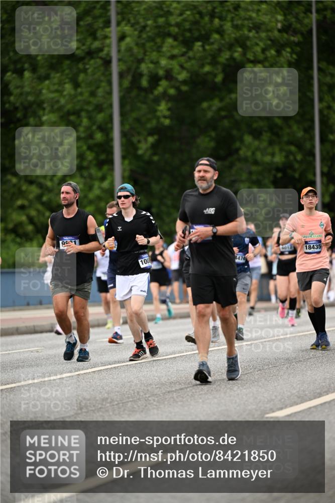 29.06.2025 - hella hamburg halbmarathon Dr. Thomas Lammeyer http://msf.ph/oto/8421850 29.06.2025 10:47:52 Kennedybrücke 1226, 1467, 1788, 1816, 1878, 2103, 2158, 2267, 2361, 2538, 2971, 3288, 3518, 4105, 4177, 4302, 5265, 5370, 5720, 6012, 7205, 7461, 7872, 8135, 8991, 9831, 9976, 10083, 10200, 10202 meine-sportfotos.de