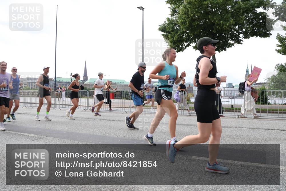 29.06.2025 - hella hamburg halbmarathon Lena Gebhardt http://msf.ph/oto/8421854 29.06.2025 10:42:57 Lombardsbrücke 3378, 16892, 14126, 1149, 1467, 1656, 1788, 1964, 1994, 2103, 2134, 2158, 2267, 2361, 2401, 2450, 2509, 2538, 2580, 2940, 2941, 2971, 3074, 3283, 3378, 3518, 3638, 3764, 3874, 4092, 4105, 4177, 4302, 4334, 4385, 4680, 4778, 5067, 5268, 5417, 5610, 5755, 5967, 6120, 6764, 7043, 7461, 7513, 8161, 8184, 8435, 8529, 8795, 8816, 8991, 9072, 9304, 9378, 9644, 10008, 10180, 10454, 10697, 11142, 11710, 12151, 12441, 13049, 13241 meine-sportfotos.de