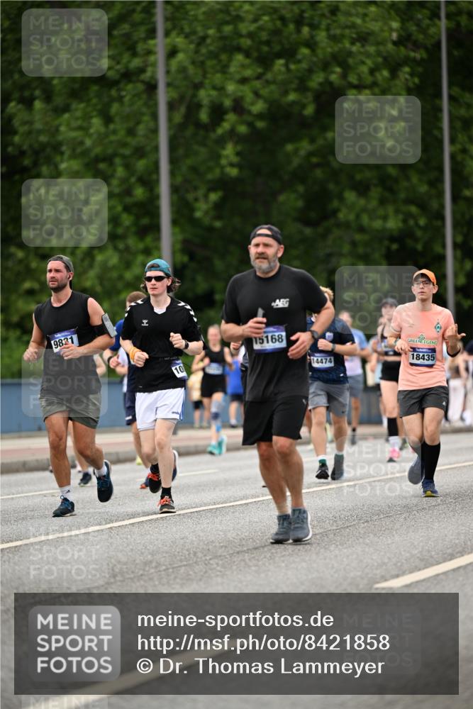 29.06.2025 - hella hamburg halbmarathon Dr. Thomas Lammeyer http://msf.ph/oto/8421858 29.06.2025 10:47:52 Kennedybrücke 1226, 1467, 1788, 1816, 1878, 2103, 2158, 2267, 2361, 2538, 2971, 3288, 3518, 4105, 4177, 4302, 5265, 5370, 5720, 6012, 7205, 7461, 7872, 8135, 8991, 9831, 9976, 10083, 10200, 10202 meine-sportfotos.de