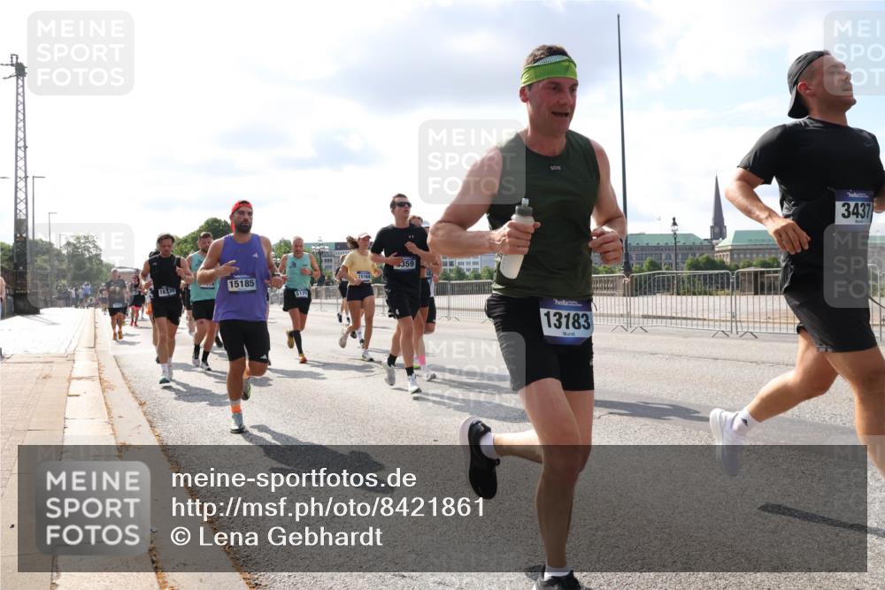 29.06.2025 - hella hamburg halbmarathon Lena Gebhardt http://msf.ph/oto/8421861 29.06.2025 09:51:52 Lombardsbrücke 18330, 15164, 15185, 5129, 359, 13183, 3437, 1057, 1312, 1353, 1520, 1569, 1570, 1763, 1903, 1920, 2653, 2880, 2972, 3437, 3523, 3697, 4297, 4634, 4759, 4843, 4865, 4991, 4999, 5014, 5047, 5129, 5231, 5336, 5375, 5410, 5690, 5987, 6490, 6700, 6705, 6770, 7092, 7105, 7185, 7363, 7710, 8074, 8346, 8359, 8564, 8871, 8900, 9114, 9358, 9364, 9659, 10319, 10375, 10480, 10669, 10691, 10934, 10978, 11021, 11049, 11417, 11714, 11959, 12438, 12623, 12711 meine-sportfotos.de