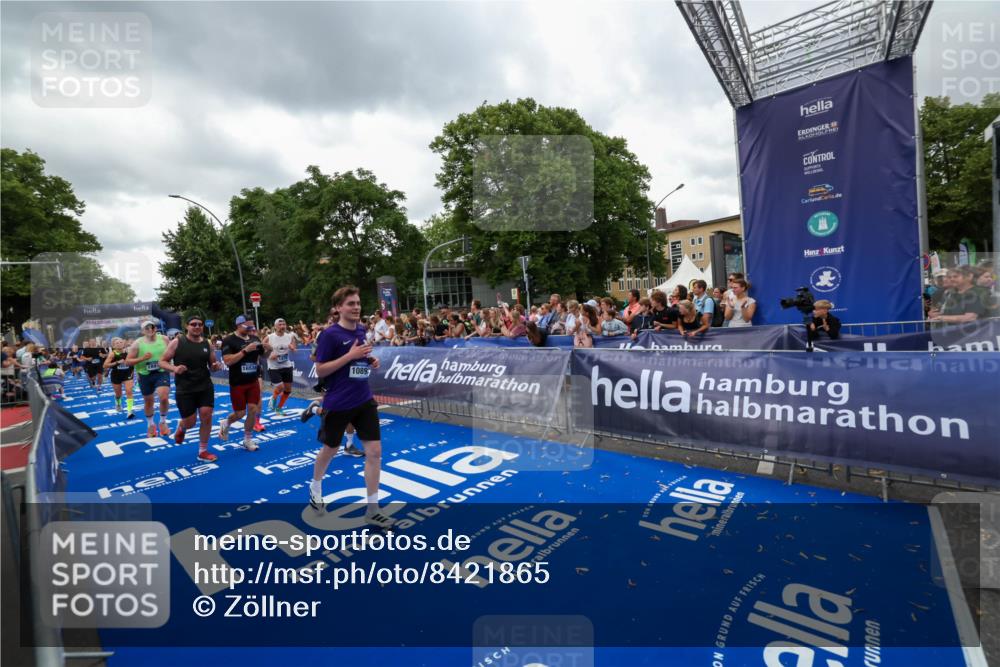 29.06.2025 - hella hamburg halbmarathon Zöllner http://msf.ph/oto/8421865 29.06.2025 10:53:58 Ziel 1706, 1870, 2432, 6374, 6481, 7395, 7918, 7973, 8394, 10891, 11789, 12413, 13032, 13869, 14026, 14175, 16477, 16538, 18418, 18831, 18879, 18915, 19177 meine-sportfotos.de